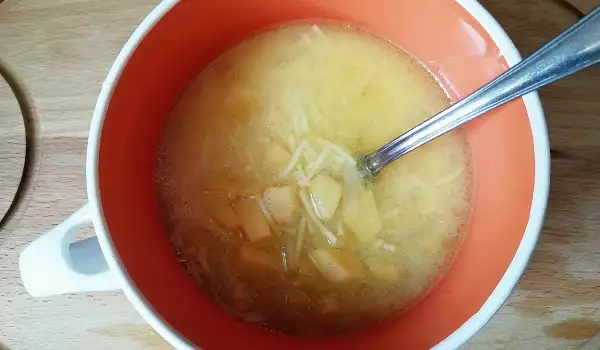 Картофельный суп с лапшой