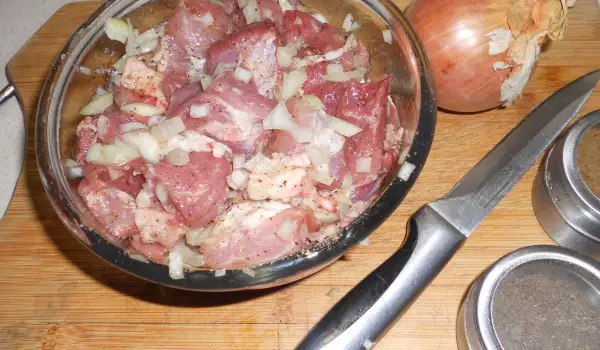 Кебаб из свинины в баклажане