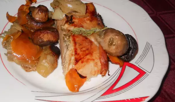 Тушеная свинина с морковью и грибами