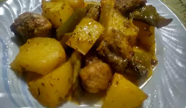 Свинина с овощами на сковороде садж