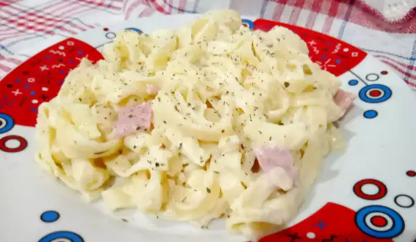 Тальятелле с вкусным белым соусом