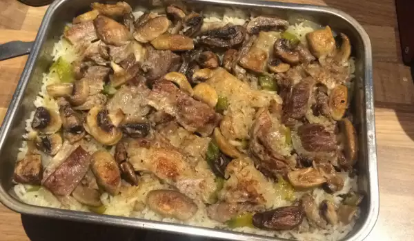 Телятина с рисом и грибами в духовке