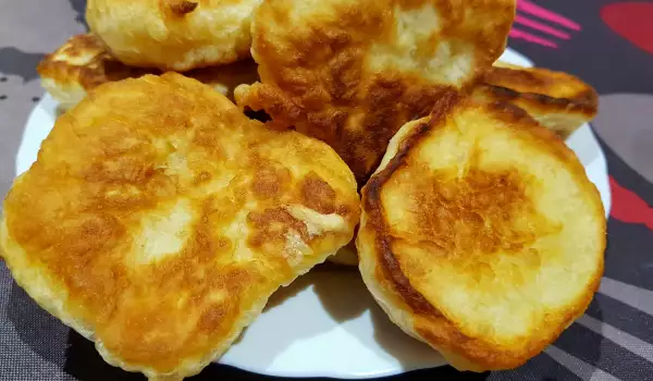 Тиганицы с молоком и дрожжами
