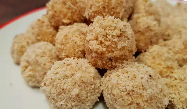 Масляные шарики с грецкими орехами