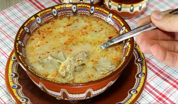 Традиционный болгарский суп из свиных ножек - пача