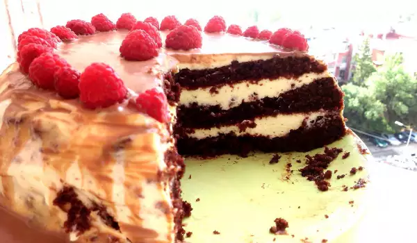 Сочный торт Красный бархат