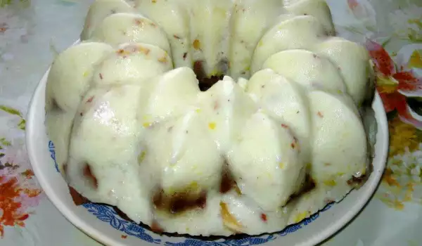 Торт с кремом и бананами в кексовой форме
