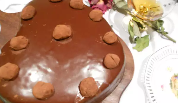 Шоколадный шифоновый торт в форме сердца