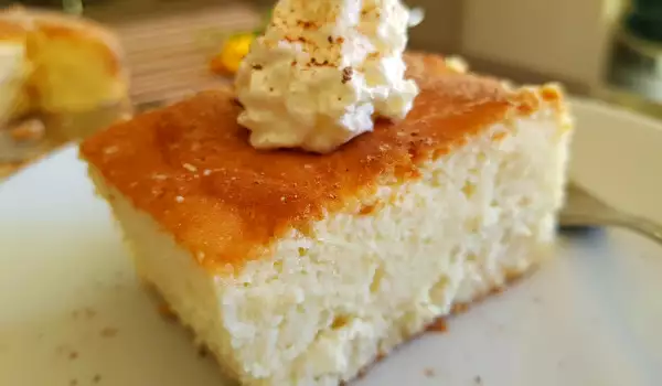 Классический албанский десерт Трилече