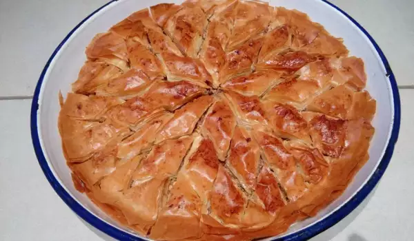 Турецкая пахлава с грецкими орехами, панировочными сухарями и корицей