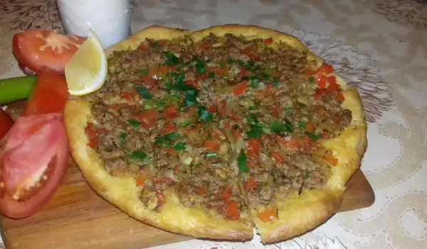 Турецкая пицца с мясным фаршем