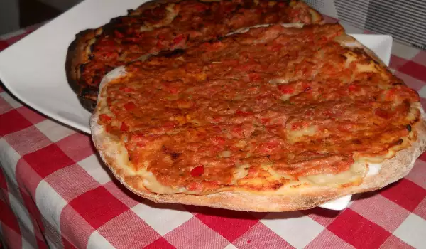 Турецкая вкусная пицца