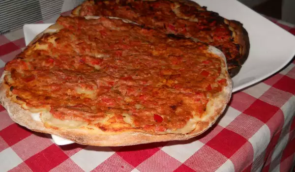Турецкая вкусная пицца