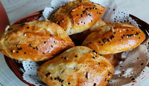 Пышные турецкие булочки поача с брынзой