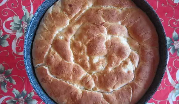 Пышный болгарский соленый пирог тутманик