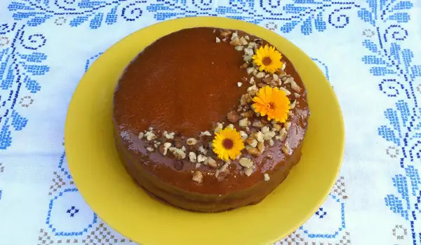 Веганский карамельный торт с грецкими орехами
