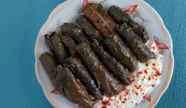 Долма с булгуром и изюмом