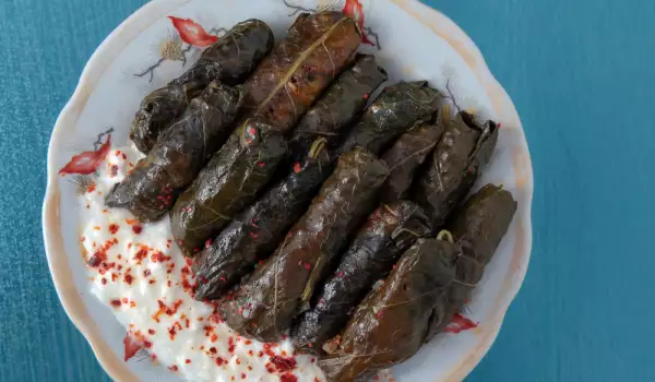 Долма с булгуром и изюмом