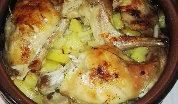 Легкая запеканка с целым кроликом и пивом