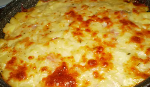 Запеканка с картофелем, беконом и сыром