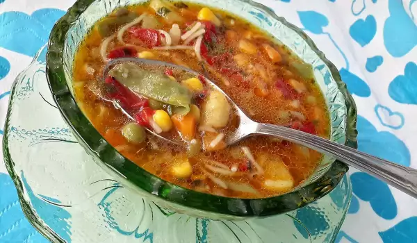 Простой овощной суп с лапшой