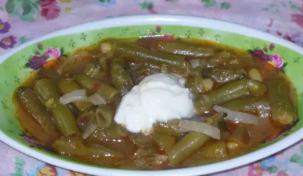 Стручковая фасоль с репчатым луком