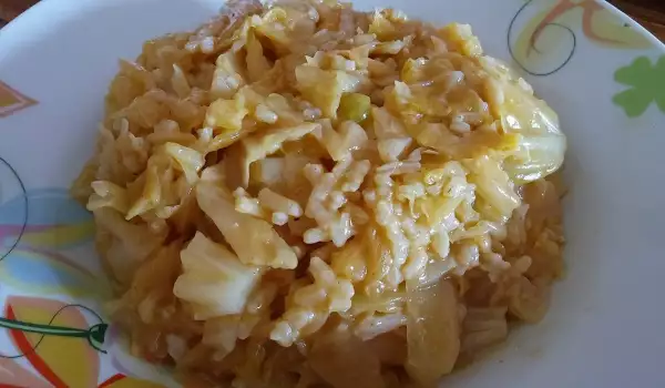Квашеная капуста с рисом в духовке