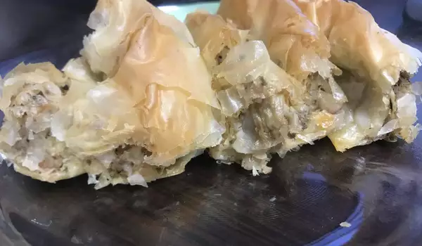 Пирог с луком-пореем и квашеной капустой