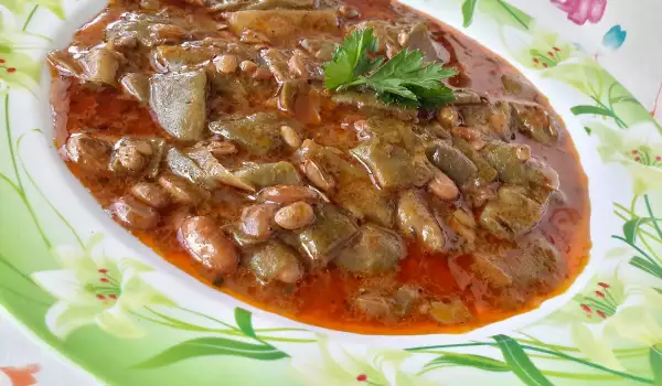 Постное рагу из стручковой фасоли с чесноком