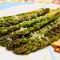 Жареная спаржа с чесноком и пармезаном