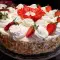 Быстрый торт с клубникой и сливками