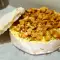 Камамбер в духовке с чесноком, розмарином и грецкими орехами