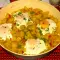 Картошка с чесноком и яйцами на сковороде