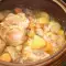 Рульки без костей с овощами в глиняном горшке