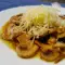 Грибы на сковороде с чесноком и сыром