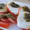 Салат Капрезе с соусом песто по-генуезски