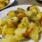 Чесночный картофель соте в духовке