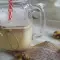 Укрепляющий коктейль из сырого яйца, молока и меда