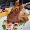 Отбивные из ягнятины с хрустящей корочкой и качамаком
