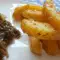 Запечённый картофель по-гречески с лимоном и чесноком