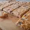 Сырые батончики с овсяными хлопьями и арахисовой пастой