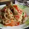 Жареные рисовые спагетти со свининой и овощами