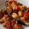 Баклажан, фаршированный курицей, луком и помидорами