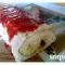 Бисквитный рулет с молочным кремом и джемом