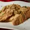 Стейки с грибным соусом и плавленым сыром