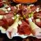 Праздничная тарелка с сухими закусками
