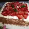 Клубничный торт с печеньем и маскарпоне