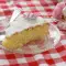 Турецкая сладость ревани с манной крупой, яйцом и молоком