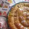 Пропитанная сиропом баница с лукумом Ассорти
