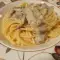 Спагетти с белым соусом и грибами